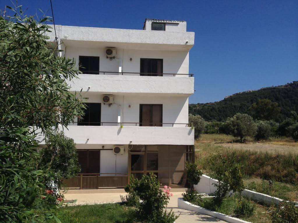 Nikos Bnb فاليراكي المظهر الخارجي الصورة
